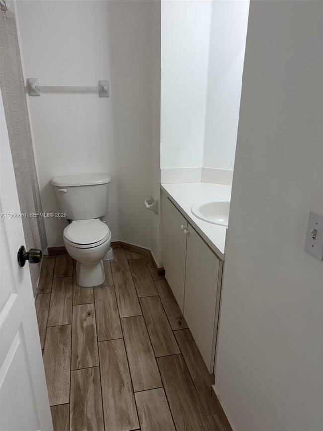 Building Photo - 9300 Fontainebleau Blvd