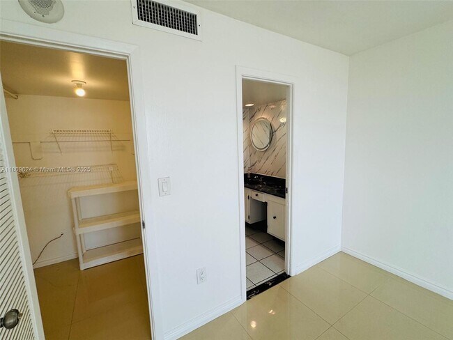Building Photo - 1833 S Ocean Dr