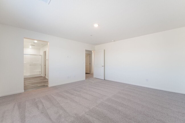 Building Photo - Brand-new 4-bedroom home located in the de...