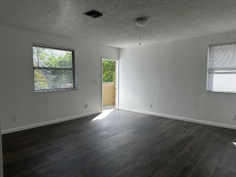 Building Photo - 10871 NW 45th St