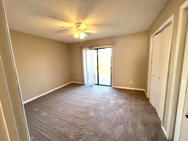 Building Photo - WATERFRONT CONDO IN LAKE PARK