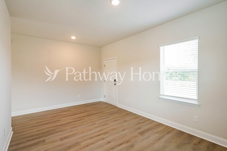 Building Photo - 220 Limestone Wy