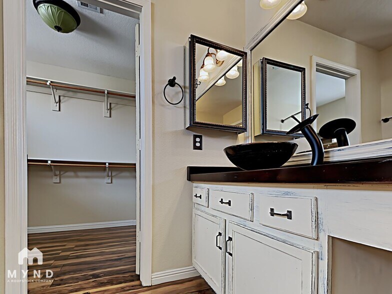 Building Photo - 3719 W Fallen Leaf Ln