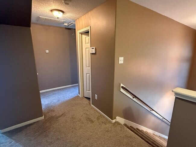 Building Photo - 2211 Cambridge Dale Ct