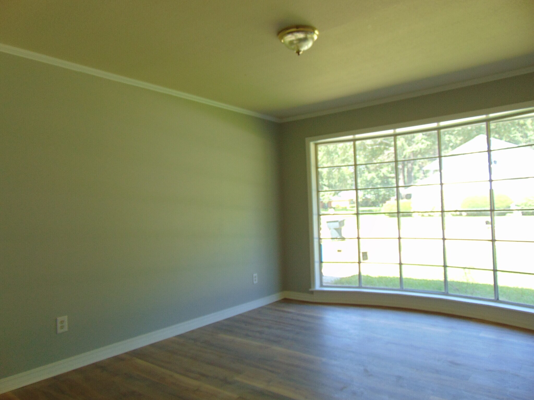 front bedroom, large closets, room measures 12x14 - 8642 W Wilderness Way