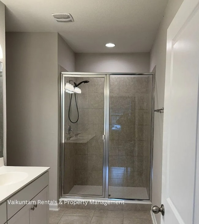 Building Photo - 370 Richmond Dr