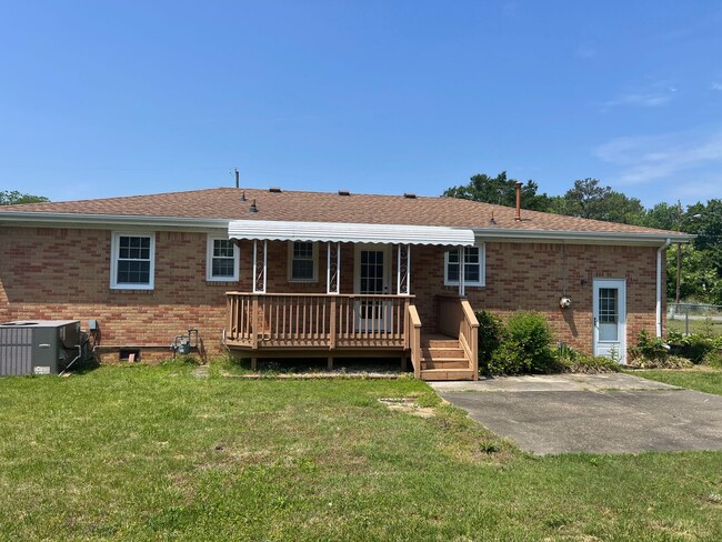 Building Photo - Solid ranch home