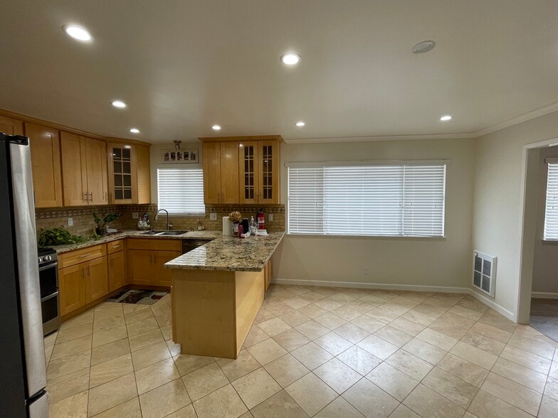 Dining Room - 6147 Seminary Ave