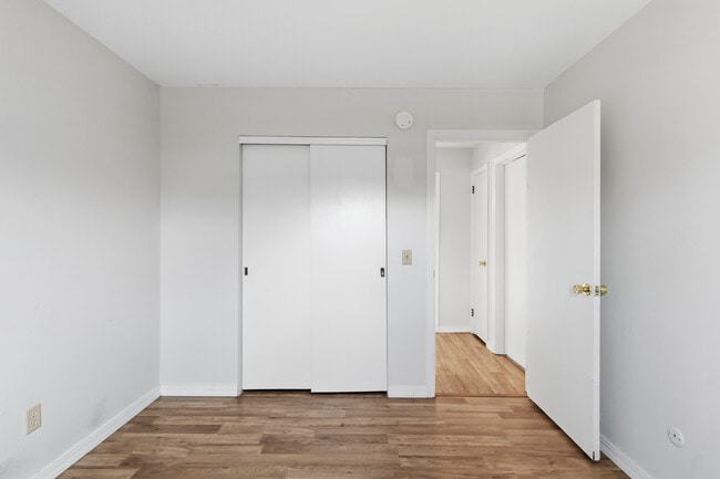 Building Photo - 1903 Sumac Dr