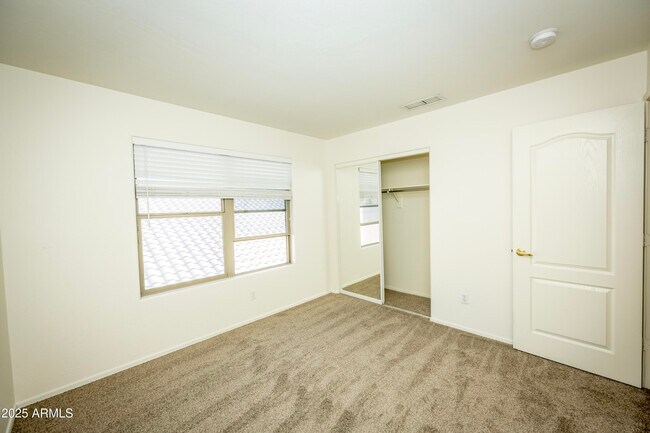 Building Photo - 3844 E Kings Ave