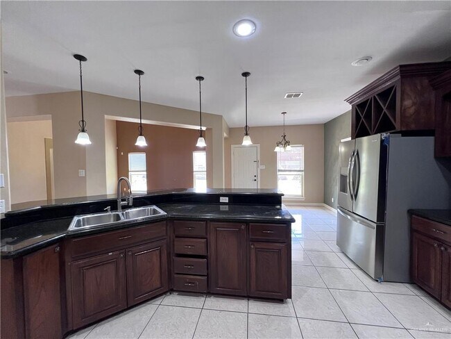 Building Photo - 33 Blue Jay Dr