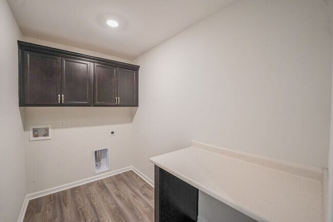 Building Photo - 3556 Castleoak Dr