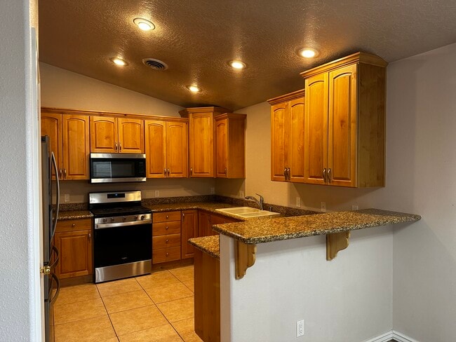 Building Photo - 613 Mesa Vista Dr