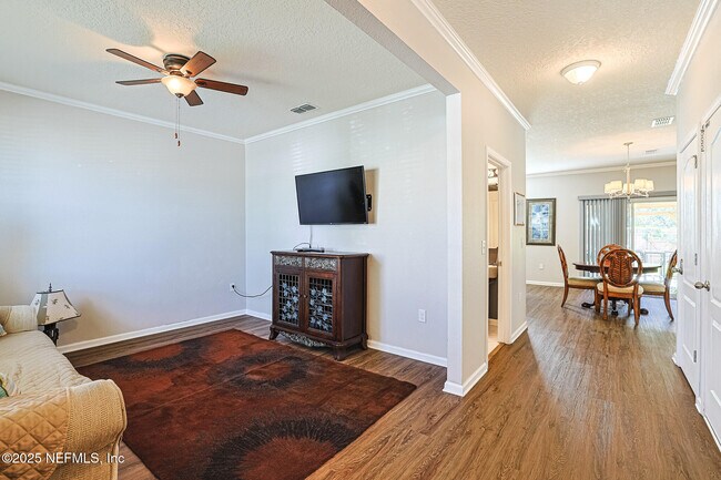 Building Photo - 2408 Bonnie Lakes Dr