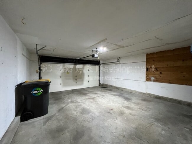 Building Photo - 12 Wild Rose Ct