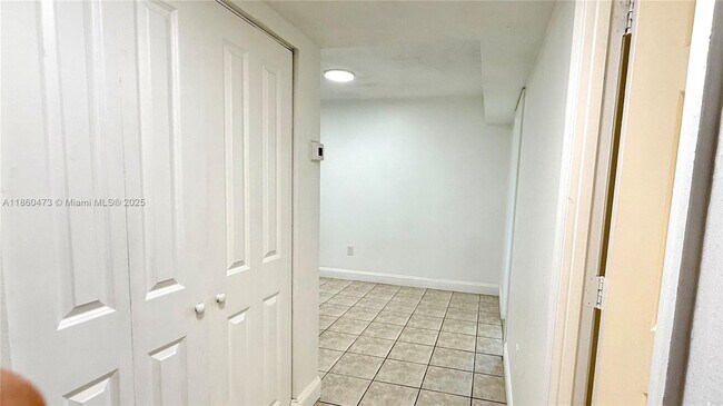 Building Photo - 7470 Miami Lakes Dr