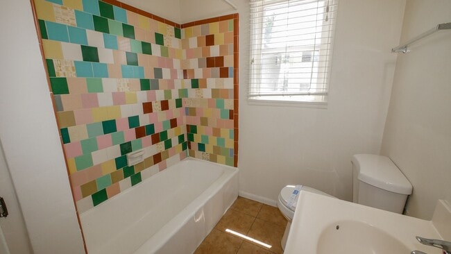 Building Photo - 2nd Floor 1 bedroom 1 bath apartment in PB - 1 CAR GARAGE