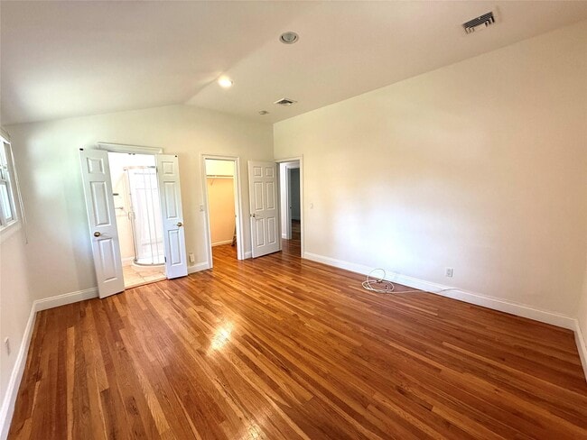 Building Photo - 6 Cove Ln
