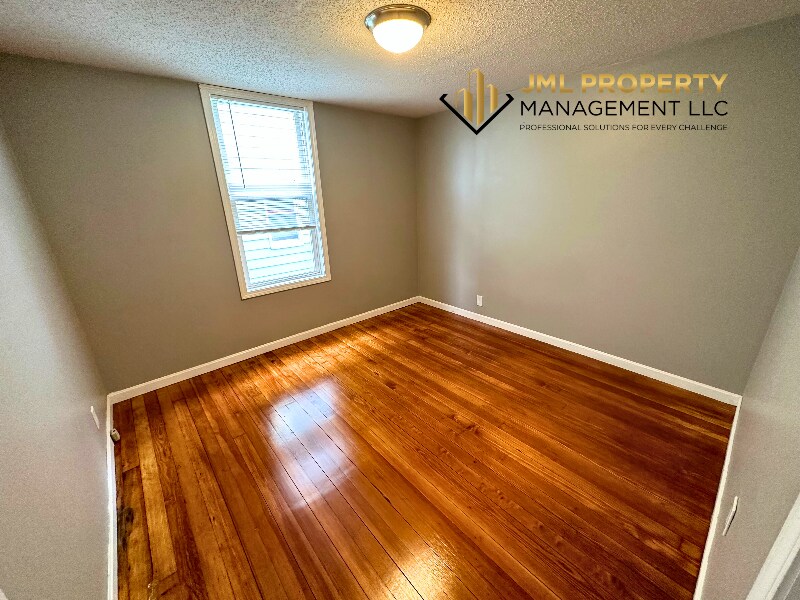 Building Photo - 321 Union St