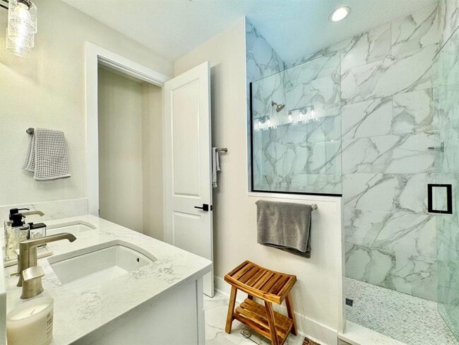 Building Photo - 3722 W Mango Ave