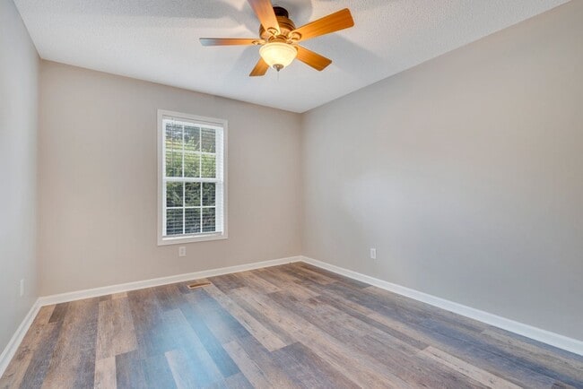 Building Photo - 2046 Samantha Dr