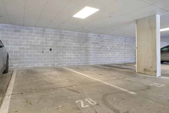 Building Photo - Luxe Condo Near Regis With Covered Parking Included