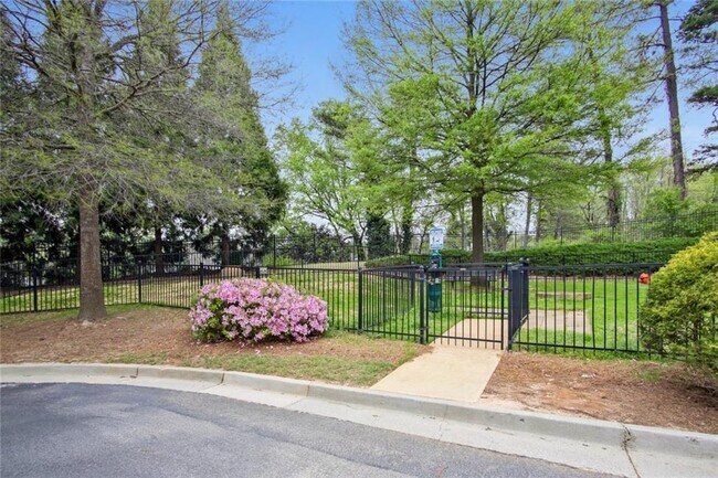 Building Photo - 2641 Portbury Place Northeast