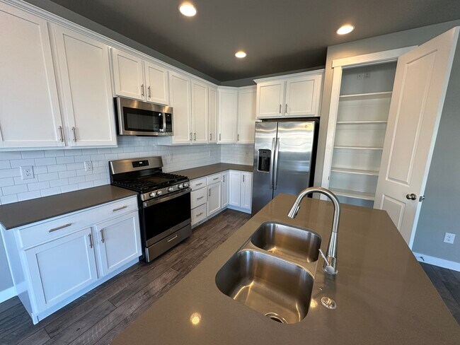 Building Photo - 1429 3500 W
