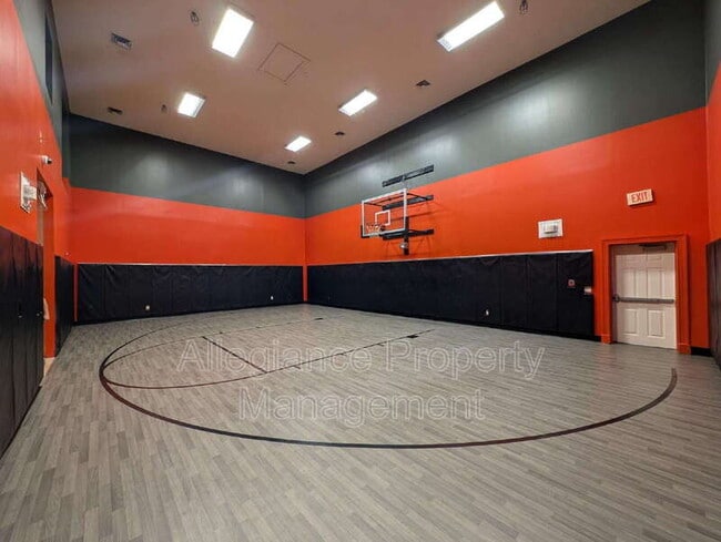 Building Photo - 4852 Eisenhower Ave