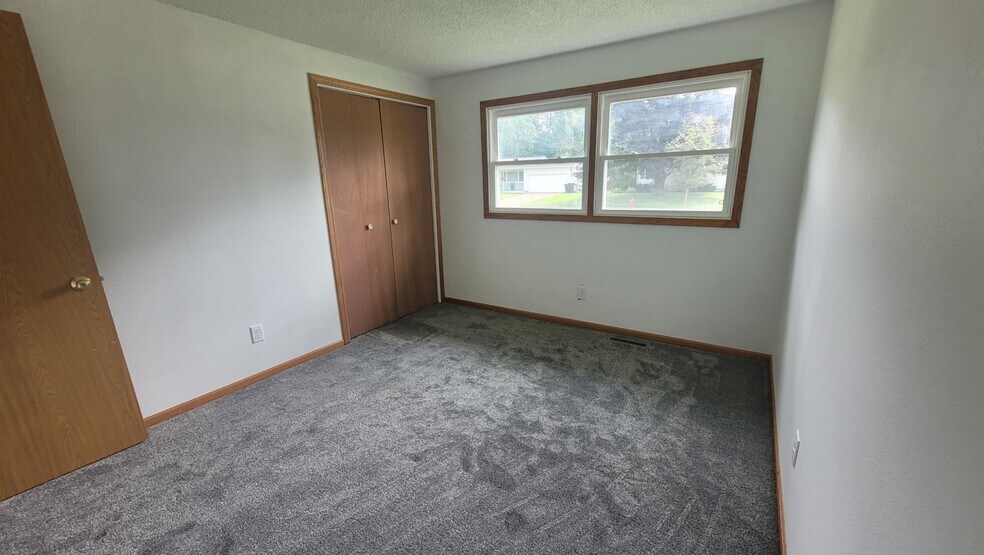 BED1b - 2212 Bartlett Ave