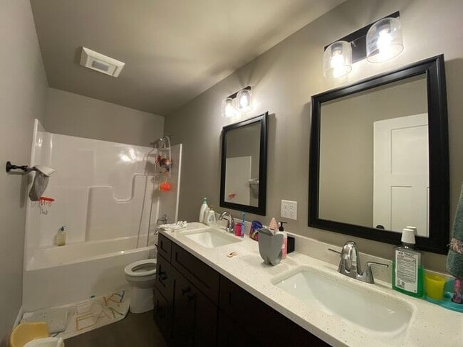 Building Photo - $2,600 | 4 Bedroom, 3.5 Bathroom House | Pets Negotiable | Available for a January 1st, 2026 Move...