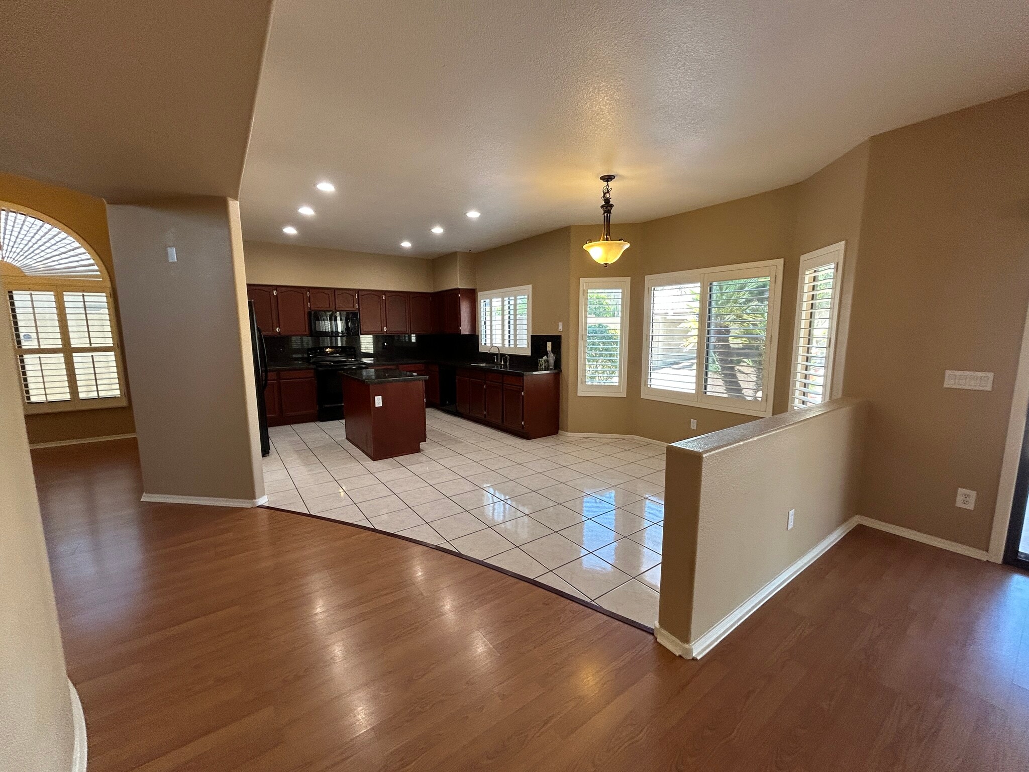 Building Photo - 4334 E Anderson Dr