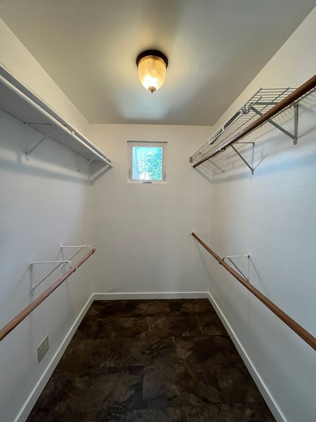 Building Photo - Sherman Oaks 3+2 w/bonus room + upgrades on cul-de-sac lot!