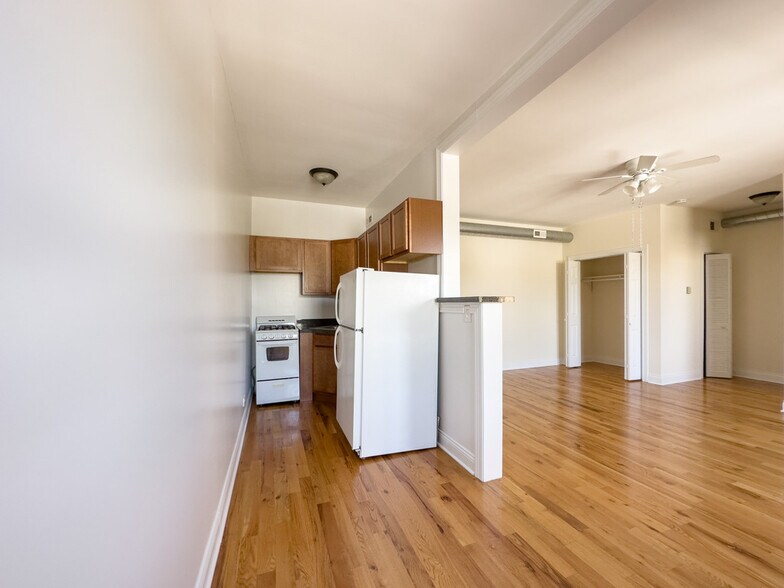 Building Photo - 348 Park Ave