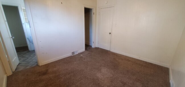 Building Photo - 1/2 off first month! 6bd/2bath House