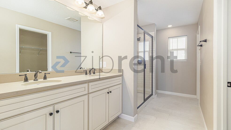 Building Photo - 1709 Hilltop Dr