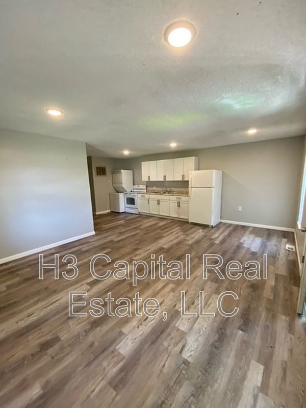 Building Photo - 4900 Maryville Rd