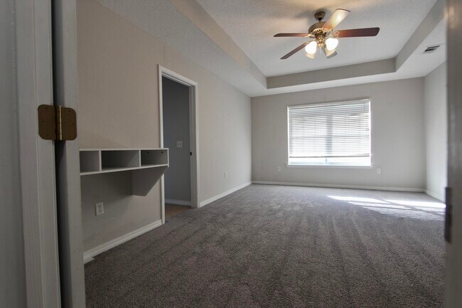 Building Photo - 205 Tiffot Ct