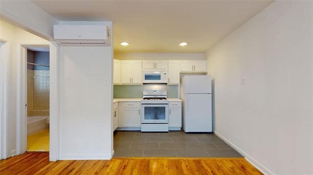 Building Photo - 2405 Abrams Rd