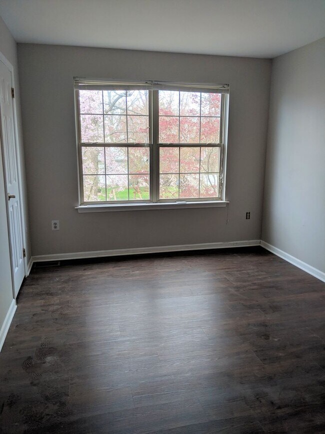 Building Photo - Spacious Single Family for Rent