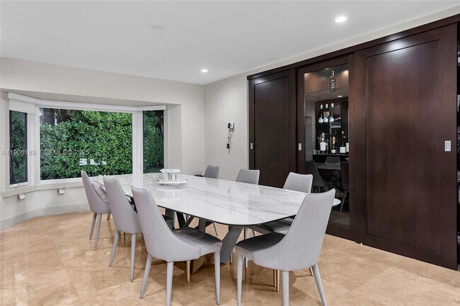 Building Photo - 415 Rovino Ave