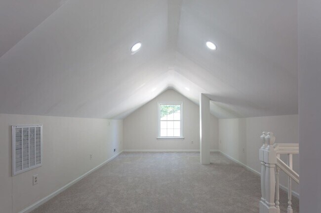 Building Photo - 3408 Kirby Dr
