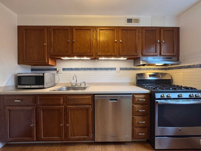 Building Photo - Fully Furnished 2 Bed 2 Bath Condo In Serene Arlington Oaks