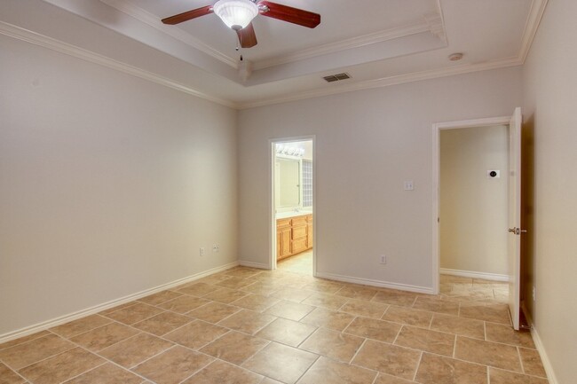 Building Photo - 6814 Guinevere St