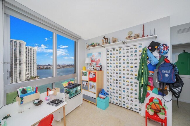 Building Photo - 465 Brickell Ave