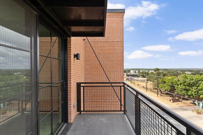 Building Photo - 4315 S Congress Ave