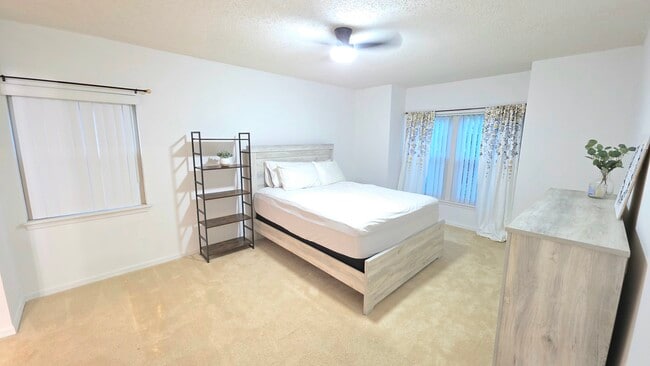 Master bedroom - 101 Bent Tree Dr