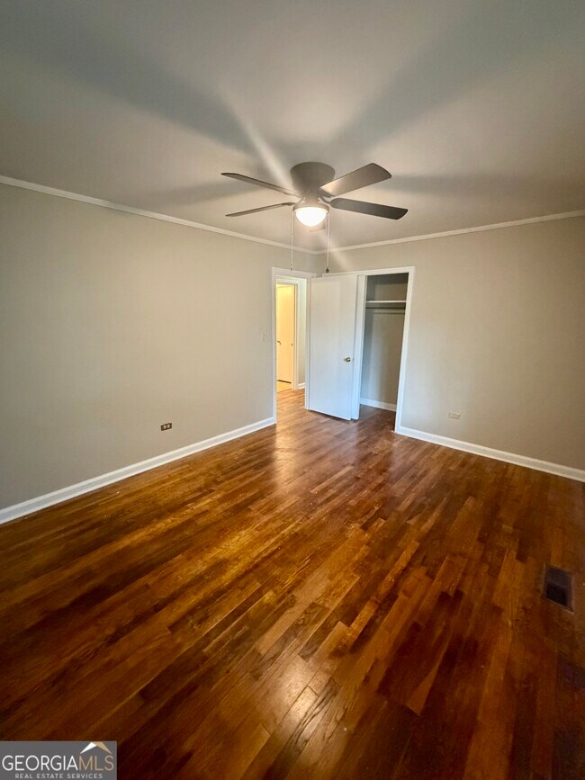 Building Photo - 1301 Smoak Ave
