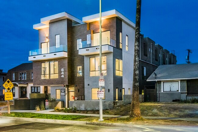 Building Photo - 644 N Normandie Ave