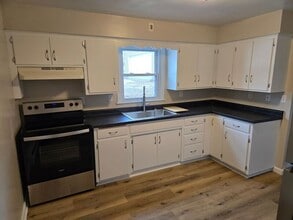 Building Photo - 202 Lincoln St